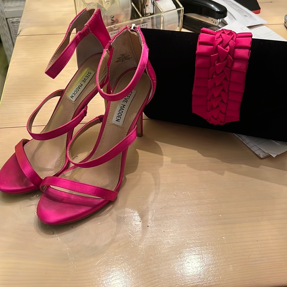 Beautiful satin heel and velour/satin clutch!